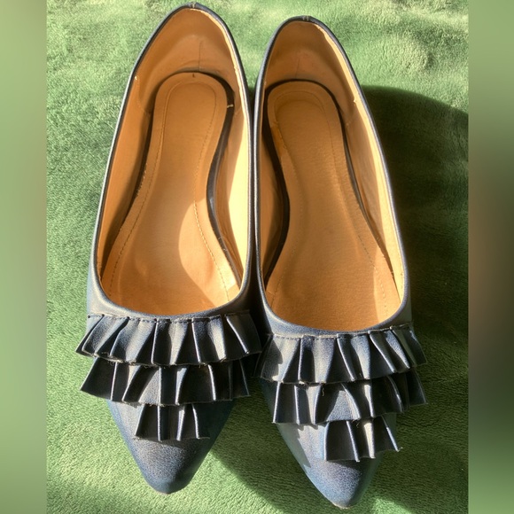 Source Unknown Navy Blue Attractive Flats Size US 8 Pointed, Ruffled Top. - Picture 1 of 16